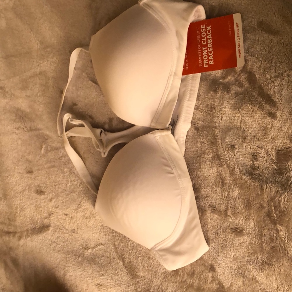 Never worn Bra 34A Warner’s Brand / white